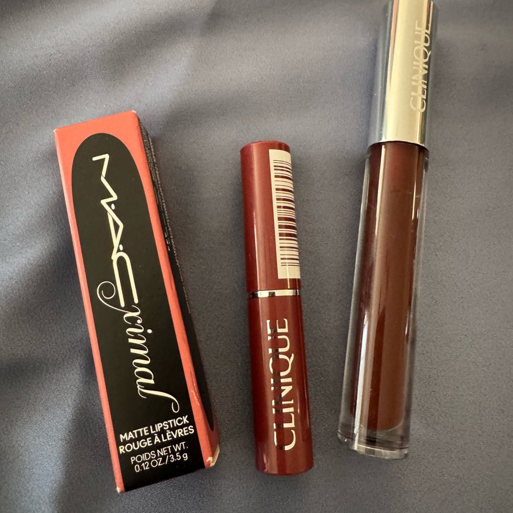 Mac Matte Lipstick Cafe Mocha and Clinique black honey duo